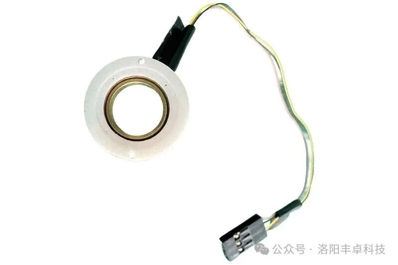 一机双能！中空旋转型 - Y 超声驱动器，超薄大孔径的 “灵活多面手”